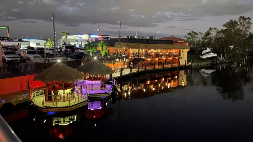 Cruisin Tikis boat